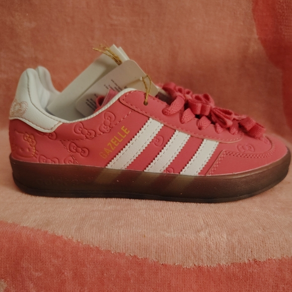 EXCLUSIVE - Hello Kitty 50th Anniversary Women's Adidas Sneakers - (7 1/2 US) - Picture 9 of 12